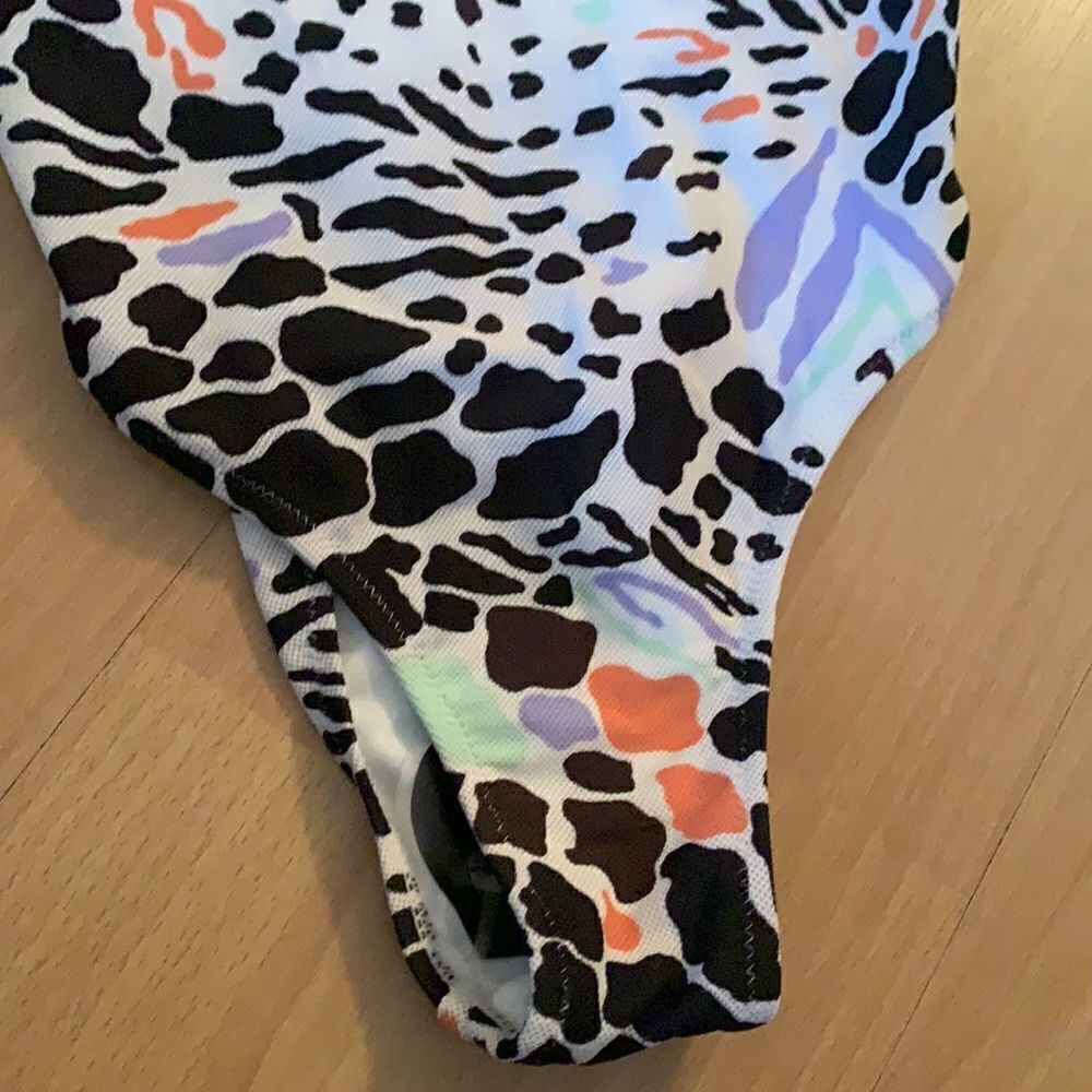 VOLCOM Swimsuit  - Picture 2 of 6
